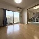 ガーデン横浜鴨居 約11帖のリビングダイニング
