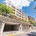 パークコート麻布鳥居坂 鳥居坂の住環境に佇むレジデンス。
