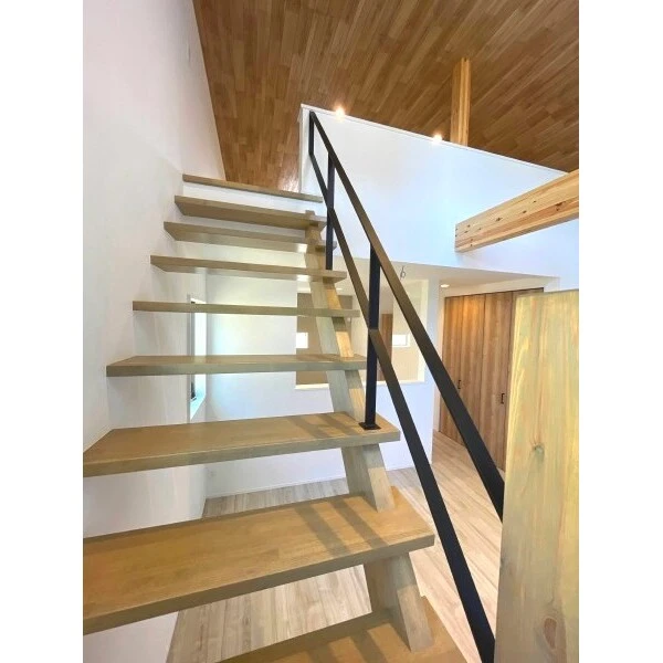 茅ヶ崎市菱沼１丁目 階段（小屋裏収納）