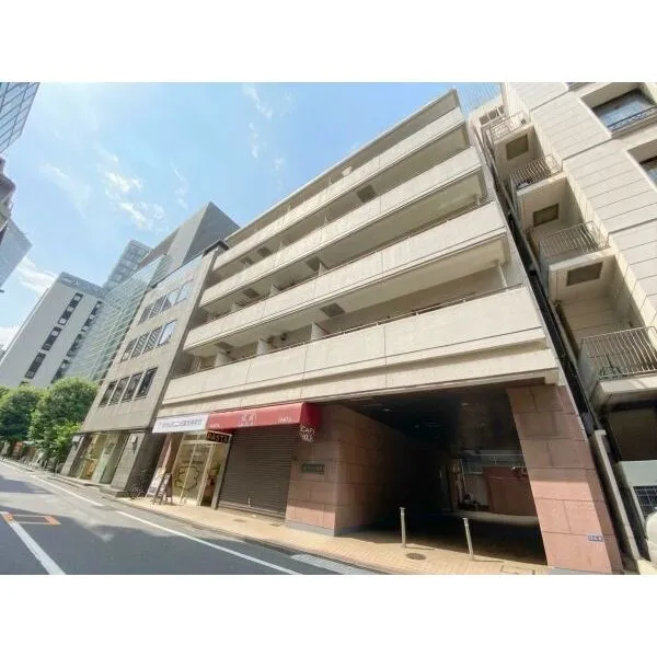オリエントニュー赤坂 赤坂の街並みに調和する落ち着いた外観