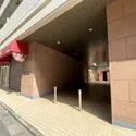 オリエントニュー赤坂 道路から距離を確保したプライバシー性の高いエントランスアプローチ