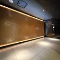 グランドコンシェルジュ新御徒町アジールコート 上質な素材と間接照明が調和し、高級感と落ち着きを演出。住まう人や来訪者に洗練された印象を与えます。