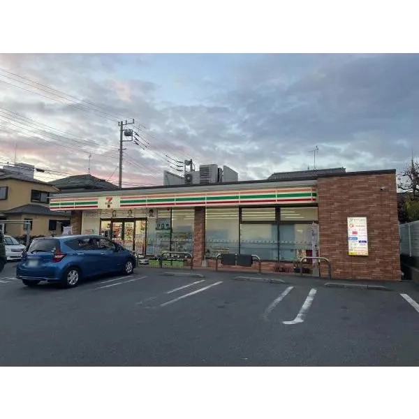 習志野市鷺沼台３丁目 セブンイレブン習志野本大久保南店（コンビニ）まで約490m（徒歩7分）