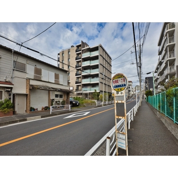 ブリシア横浜大口 前面道路