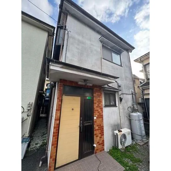 足立区綾瀬６丁目 現況家屋（木造）あり。3駅利用可能、周辺施設が充実した閑静な住宅街の一角にございます。