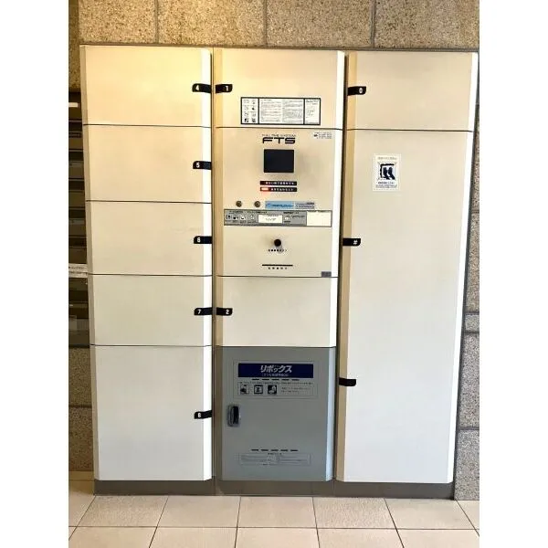 日神デュオステージ浅草松が谷 不在時の荷物受け取りにも便利な宅配ボックス