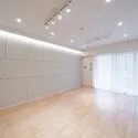 ゼルクハウス船堀 リビング・ダイニング：アクセントクロスを施した内装(撮影年月：2026年08月)