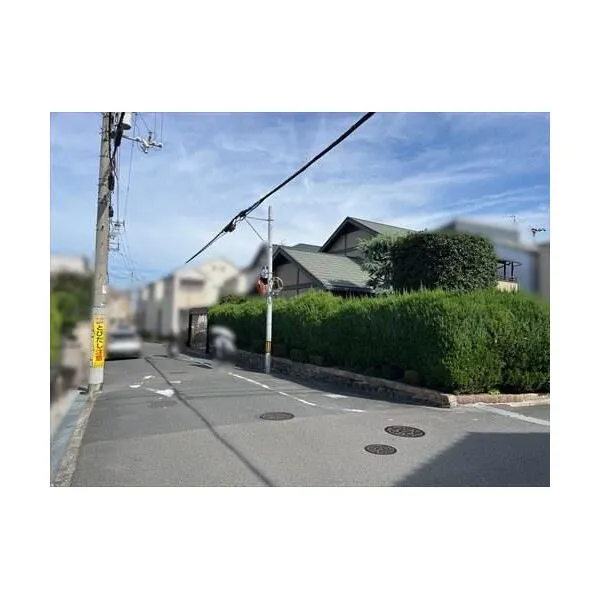 東大阪市四条町 西側前面道路です。