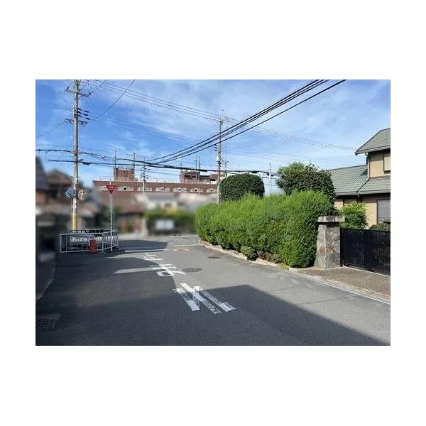 東大阪市四条町 南側前面道路です。