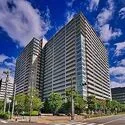 パークホームズ豊洲ザ　レジデンス 総戸数６９３戸。安心な暮らしを支える免震構造を採用。