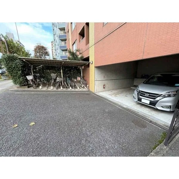リュクス墨田 平置きの駐車場