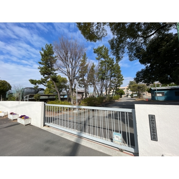 草加市栄町3丁目 栄中学校(中学校)まで約1100m(徒歩14分)