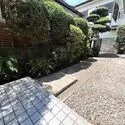 世田谷区東玉川１丁目 緑豊かなアプローチが住まいを彩ります。