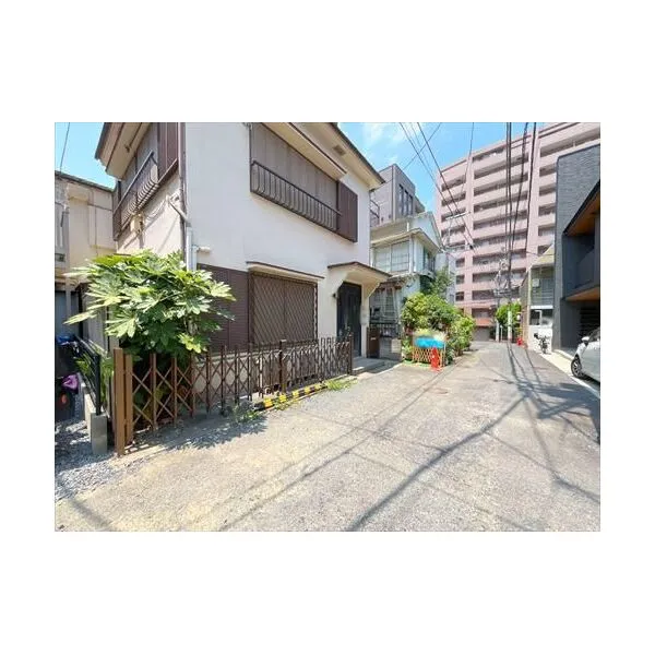 渋谷区恵比寿4丁目 前面道路(2026年7月撮影)