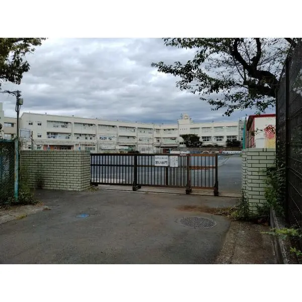 横浜市旭区白根5丁目 横浜市立白根小学校(小学校)まで約620m(徒歩8分)