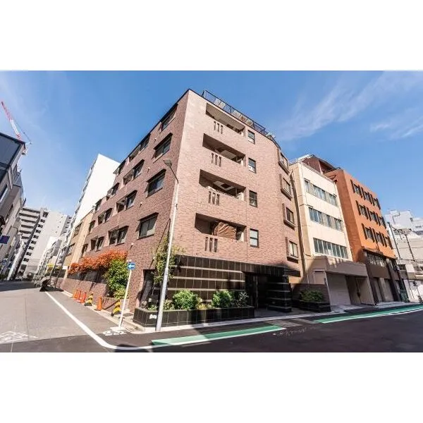 浅草橋アムフラット 外観　2001年3月築　地上8階建て　総戸数18戸