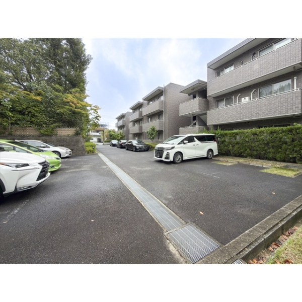 パークハウス南山 駐車スペース