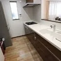 川崎市中原区上丸子山王町１丁目 窓がある明るいカウンターキッチン。食洗機・浄水器付