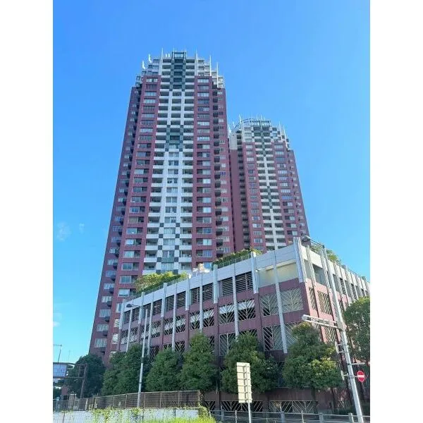 ＴＨＥ　ＴＯＷＥＲＳ　ＤＡＩＢＡ　ＥＡＳＴ ティアラのデザインが特徴的なツインタワー