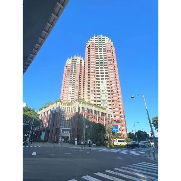 ＴＨＥ　ＴＯＷＥＲＳ　ＤＡＩＢＡ　ＥＡＳＴ 1階部分には便利なスーパーがございます