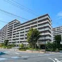 プレミスト船橋塚田 建物外観。総戸数５７１戸。東武野田線「塚田」駅徒歩約３分の好立地マンション。（２０２６年１０月撮影）