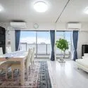 プレミスト船橋塚田 リビング・ダイニング脇の洋室と繋げることで、より開放的な空間となります。（２０２６年１０月撮影）
