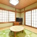 横浜市栄区笠間５丁目 リビング横の和室は約6帖です。押入れもございます。