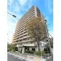 オーベル月島リバージュグラン 2001年8月築。タイルをふんだんに使用した重厚感のある造りです。