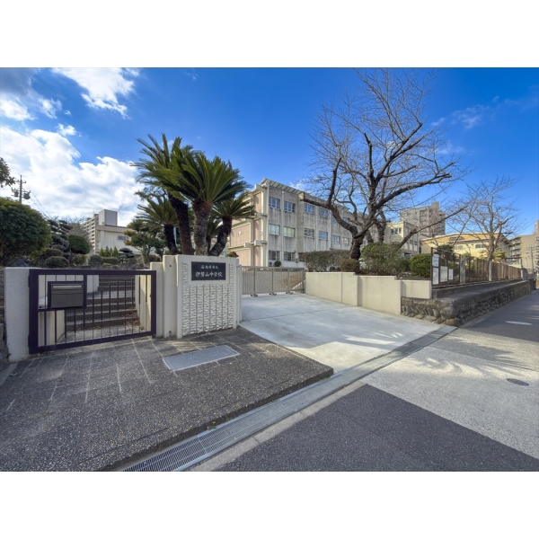 ダイアパレス金山フォレストフロント 名古屋市立伊勢山中学校（中学校）まで約1100m（徒歩14分）