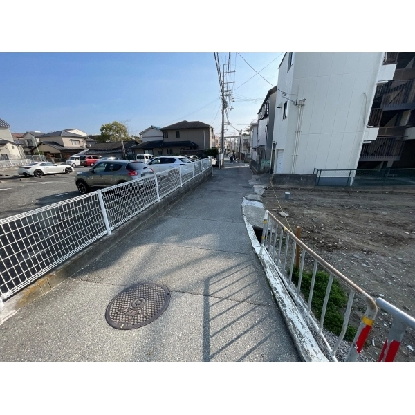 豊中市螢池中町１丁目 東側前面道路