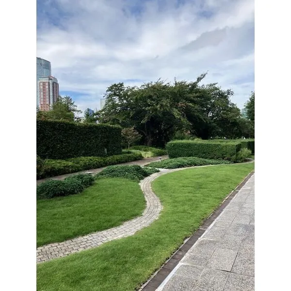 元麻布ヒルズフォレストタワー 敷地内（公開空地）