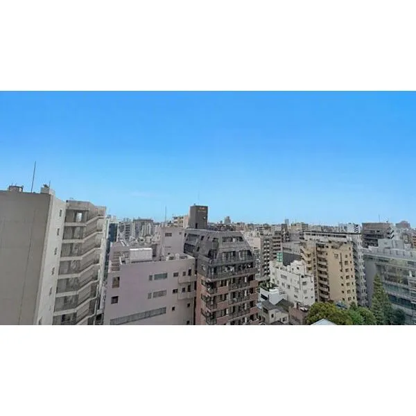 浅草タワー 11階バルコニーからの眺望です。都心を一望する開放感。毎日の景色が暮らしを彩ります。