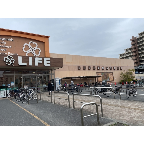 葛飾区立石８丁目 ライフ奥戸街道店（スーパー）まで約980m（徒歩13分）