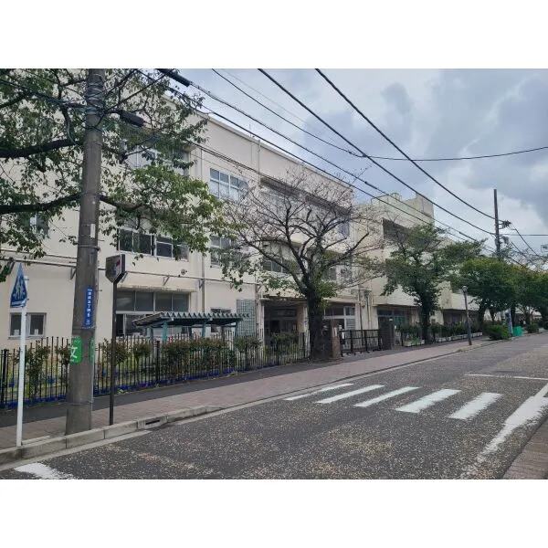 ライオンズマンション港南中央第２ 横浜市立南台小学校（小学校）まで約180m（徒歩3分）