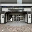 ライオンズプラザ川口本町 重厚感ある石張りエントランスが住まう方を迎えます