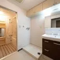 さくらマンション小松川 上部吊戸棚付きで収納豊富な広い洗面室