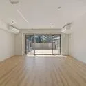パークシティ高田馬場 2階部分に位置しています。階下に住戸がないため、足音などの生活音を気にせず快適に過ごせます。