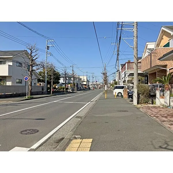 藤沢市湘南台4丁目 前面道路が約16mあり開放感があります!
