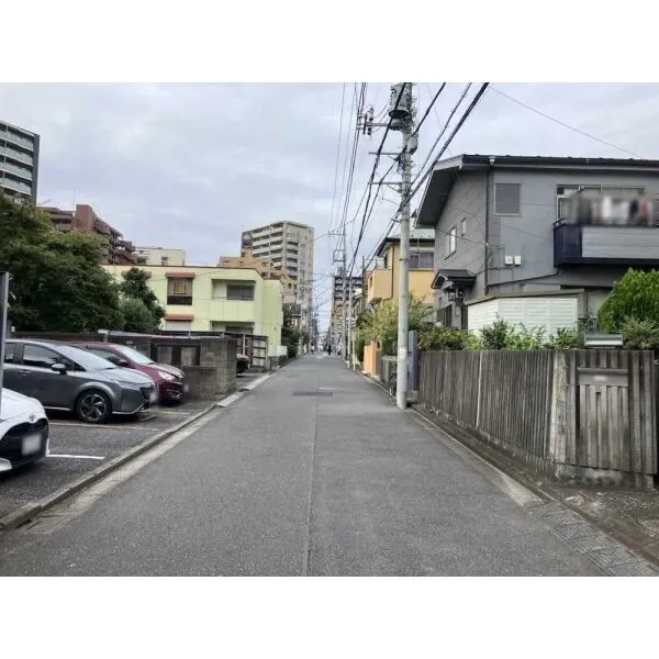 さいたま市浦和区常盤9丁目 前面道路(撮影年月:2026年10月)
