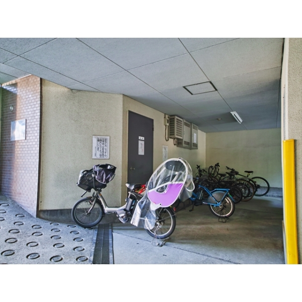 渋谷グランドハイツ 駐輪場