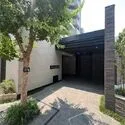 ザ・パークハウス五反野 三菱地所コミュニティによる日勤管理体制です。共用部は整然と保たれており、管理状態の良さが伺えます。