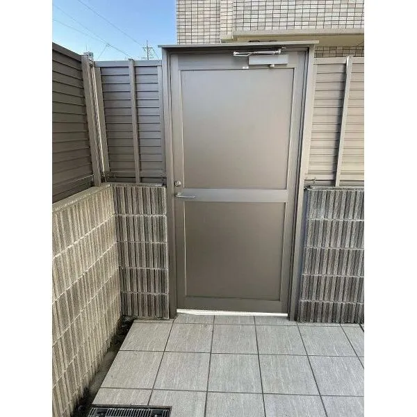 ファミリアーレ平安通 1階角部屋のみのメリット　専用出入口あり♪