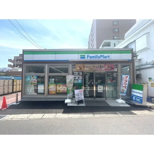 川崎市多摩区菅北浦3丁目 ファミリーマート稲田堤南口店(コンビニ)まで約420m(徒歩6分)