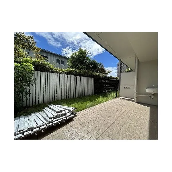 グランシンフォニアEAST 約15.50m2の専用庭