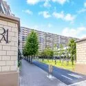 ルネ・アクシアム 存在感のある外観が印象的な大規模マンション