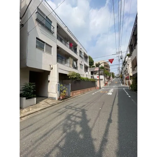 台東区谷中２丁目 南東側道路