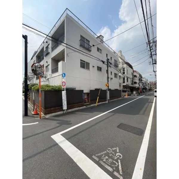 台東区谷中２丁目 北東側道路