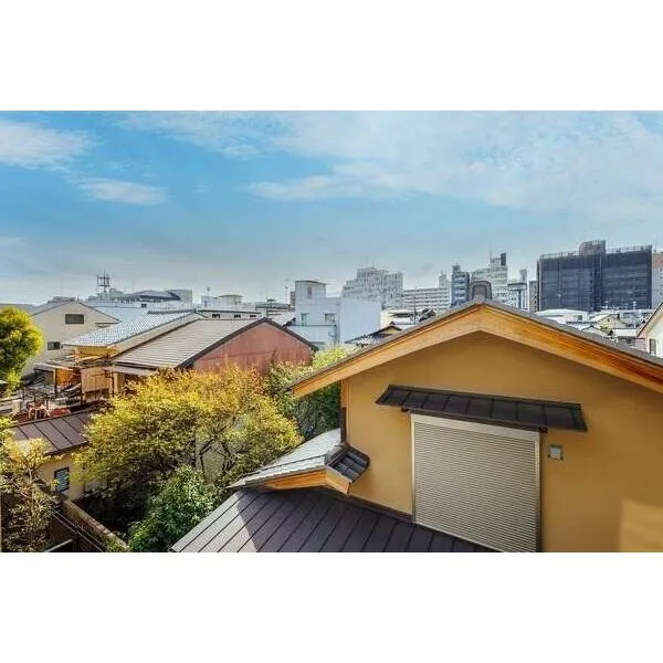 クレヴィア御所西 目の前に視界を遮る大きな建物が近接していないため、開放感のある景色を眺めることができます。