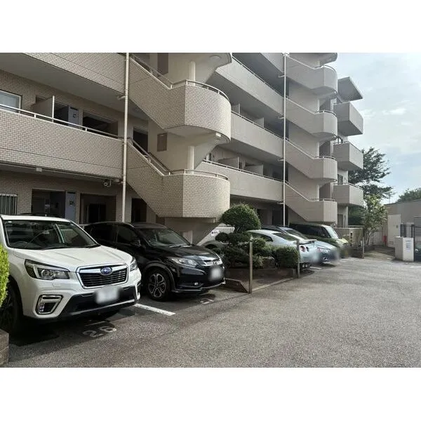 第一ハイツ稲毛 駐車場