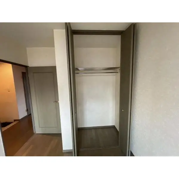 ライオンズマンション千葉鷹の台 洋室8.4畳収納